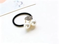 Elastisches Haargummi im Kirsch-Stil mit weißen Kunstperlen und Strass-Blatt-Akzenten - Weiß