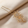 Goldene U-förmige Haarnadel mit Sternen und funkelnden Kristallen auf edlem Satin - Sternbild-Stil / Gold