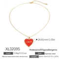 Collana in acciaio dorato con ciondolo a cuore rosso AMOUR, impermeabile e anallergica - Stile Testo Amour (XL32095)