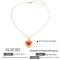 Collana in acciaio inossidabile dorato con pendente a cuore rosso e trama a raggiera - Cuore con Trama Radiante (XL32102)