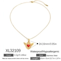 Collana in acciaio inossidabile placcata oro 18K con ciondolo a cuore rosso alato e cristalli - Cuore Alato con Strass (XL32109)