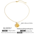 Collar con medalla religiosa de acero dorado con colgante de cruz y detalles de cristal - Colgante de Cruz de Icono Redondo (XL32057) / Chapado en Oro de 18K