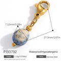 Pendentif doré en acier inoxydable avec un élément ovale en pierre naturelle bleue - Style Pierre Tachetée Bleue (PJ93792)