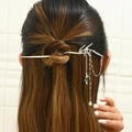 Pasador de pelo de metal plateado estilo bambú con borla y colgante verde para mujer - Estilo Bambú Plateado (B2410)