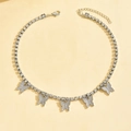 Détails du collier ras de cou papillon argenté avec strass et fermoir mousqueton - Collier en Argent