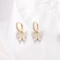 Eleganti orecchini a farfalla dorati con ali scintillanti e intarsi in zirconia cubica - Bianco con Paillettes