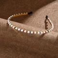 Cerchietto dorato minimalista con eleganti perle bianche e cristalli colorati - Nero