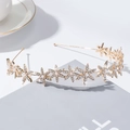 Eleganter goldener Braut-Haarreif mit funkelnden Kristall-Schneeflocken und Perlen - Perlenblumenstil / Perlengold