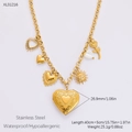 Goldene Edelstahlkette mit Herz-, Sonnen- und Rosenanhängern auf lila Hintergrund - Herz Sonne Rose Muschel Thema Anhänger Halskette (XL31216) / 18K Vergoldet