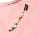 Dettaglio del fermaglio per capelli Y2K con perline colorate e fiore smiley - Stile B