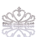 Dettaglio del pettine a corona d'argento con cuori di cristallo e grande ciondolo di diamante - Argento