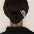 Spilla per capelli a piuma dorata con strass e nappe di perle per acconciature eleganti - Oro (N2101)