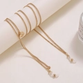 Catenina dorata per occhiali con ciondolo a V e passanti in silicone su base bianca - Oro