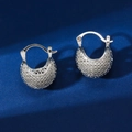 Orecchini a cerchio in argento con design a luna strutturato e scintillante da donna - Argento