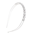 Dettaglio del cerchietto da sposa argento a doppio strato con perle e strass luccicanti - Forma S Argento