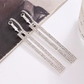 Makrodetail langer rechteckiger Silberohrringe mit funkelndem Vollpavé-Strassbesatz - Silber (A8133)