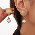 Elegant S925 silver shell earrings with pearls for a stylish marine jewelry look - Gold