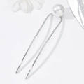Elegante horquilla plateada en forma de U con gran perla blanca para peinados sobre fondo blanco - 1 Perla Plateado