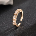 Anillo ajustable en latón bañado en oro con siete piedras de circón redondas para mujer - Dorado