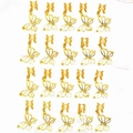 Detailansicht von 20 Stück goldenen Schmetterlings-Haarringen mit hohlem Design - Gold