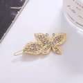 Barrette papillon dorée élégante ornée de strass brillants sur une surface blanche - Style Papillon Entièrement en Strass (F01109-5#)