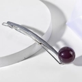 Detalle de pinza para el cabello plateada con una cuenta esférica morada oscura brillante - Púrpura Grisáceo