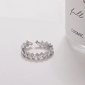 Anello regolabile moderno in argento con design a zigzag e pietre di zirconi cubici - Aperto Regolabile / Argento