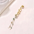 Détail d'un anneau de cheveux en spirale dorée avec de longs glands et perles de couleur - Style Perle Long (E9231)