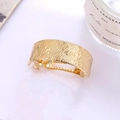 Macro di fermaglio per capelli in oro con trama spazzolata e design ergonomico in metallo - Oro 4cm