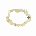 Detailansicht von Natursteinperlen in hellem Grün auf einem feinen Armband - Grasgrün
