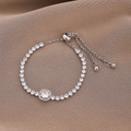 Verstellbares Silber-Tennisarmband mit funkelnden quadratischen und runden Zirkonia - Silber (D5529)