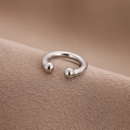 Polierter Hufeisen-Piercingring aus Edelstahl in Silber mit zwei runden Perlen - Silber (D9412)