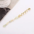 Bijou de cheveux en spirale dorée avec pendentif en pierre naturelle vert clair sur fond blanc - Style Long Vert Menthe (E9327)