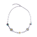 Madeliefje parelketting met smiley en vredesteken hangers in een modern gemengd ontwerp - A4014 Ketting