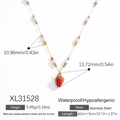Collar de acero inoxidable dorado con colgante de fresa roja y perlas de agua dulce - Estilo Perla Fresa (XL31528)