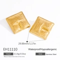 Orecchini quadrati in acciaio inossidabile placcati oro 18K con superficie testurizzata - Stile Quadrato Texturizzato (EH11110)