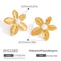 Gouden roestvrijstalen zonnebloem oorbellen met witte parels en 18K goud plating finish - Gouden Bloem (EH11163)