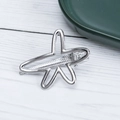 Dettaglio di un fermaglio per capelli a stella d'argento con trama antiscivolo su legno - Stile Stella Marina Argento (E2421)