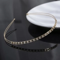 Diadema dorada de doble capa con diamantes de imitación para mujer en ángulo de 45 grados - Dorado (C9428)