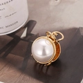 Piccola ed elegante clip per capelli dorata con perla bianca per acconciature chic - Oro