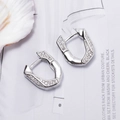 Boucles d'oreilles en argent en forme de U avec lignes géométriques et zircons brillants - Argenté