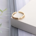 Anillo ajustable de hebilla dorada con micro circonitas engastadas para mujer - Estilo de Hebilla (L3410) / Dorado