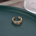 Verstellbarer Stern-Mond Ring in Gold-Optik mit funkelnden Zirkonia-Steinen für Damen - Doppelschichtiges Stern-Mond-Design / Gold (D7320)