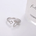 Luxuriöser silberfarbener Schmetterlingsring mit Zirkonia-Inlays für Damen - Einstellbar Offen / Silber (D9410)