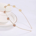 Detailansicht des Strass-Sonnenblumen-Stirnbands mit bernsteinfarbenem Kristall - Champagner Sonnenblume KC Gold (C8119)