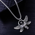 Collier pendentif ange séraphin vintage avec finition argentée rustique sur chaîne - Style Ailes d'Ange