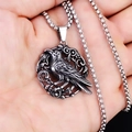 Roestvrijstalen kolibrie hanger ketting met vintage gotisch reliëf op handpalm - Raaf Hanger Met Stalen Ketting