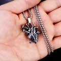 Vintage roestvrijstalen ketting met anatomische hartvormige hanger en schroefdetail - Anatomisch Hart + Stalen Ketting