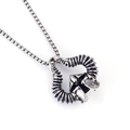 Collana con ciondolo elmo vichingo vintage in acciaio inossidabile con trama a cuore - Nuovo Corno (New Horn) / Argento