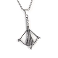 Collier avec pendentif arbalète rétro en acier inoxydable sur chaîne à perles carrées - Flèche d'arbalète + Chaîne en Acier